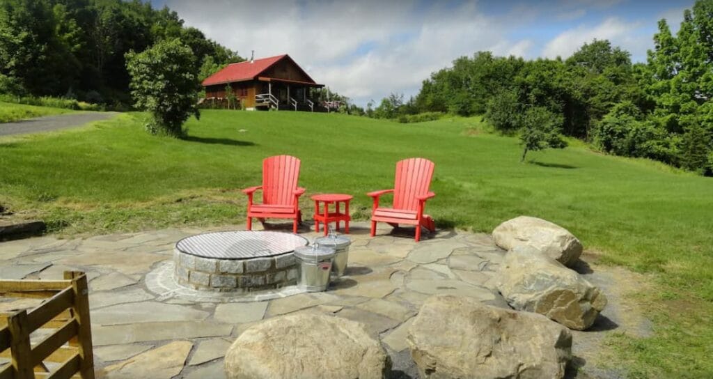 Chalet Adirondack Hillside 1024x544 1 Chalet Adirondack Hillside