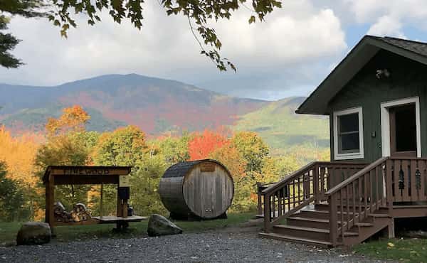 Chalet para Grupos Grandes con Sauna Seco y Jacuzzi Chalet para Grupos Grandes con Sauna Seco y Jacuzzi-Cabañas que Admiten Mascotas en Adirondacks