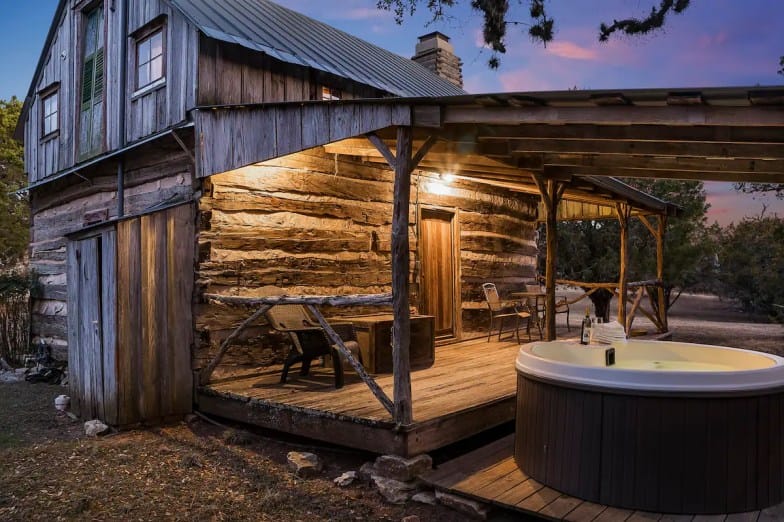 image 500 Peach Log Cabin, Cerca del Centro con Bañera de Hidromasaje, Fredericksburg